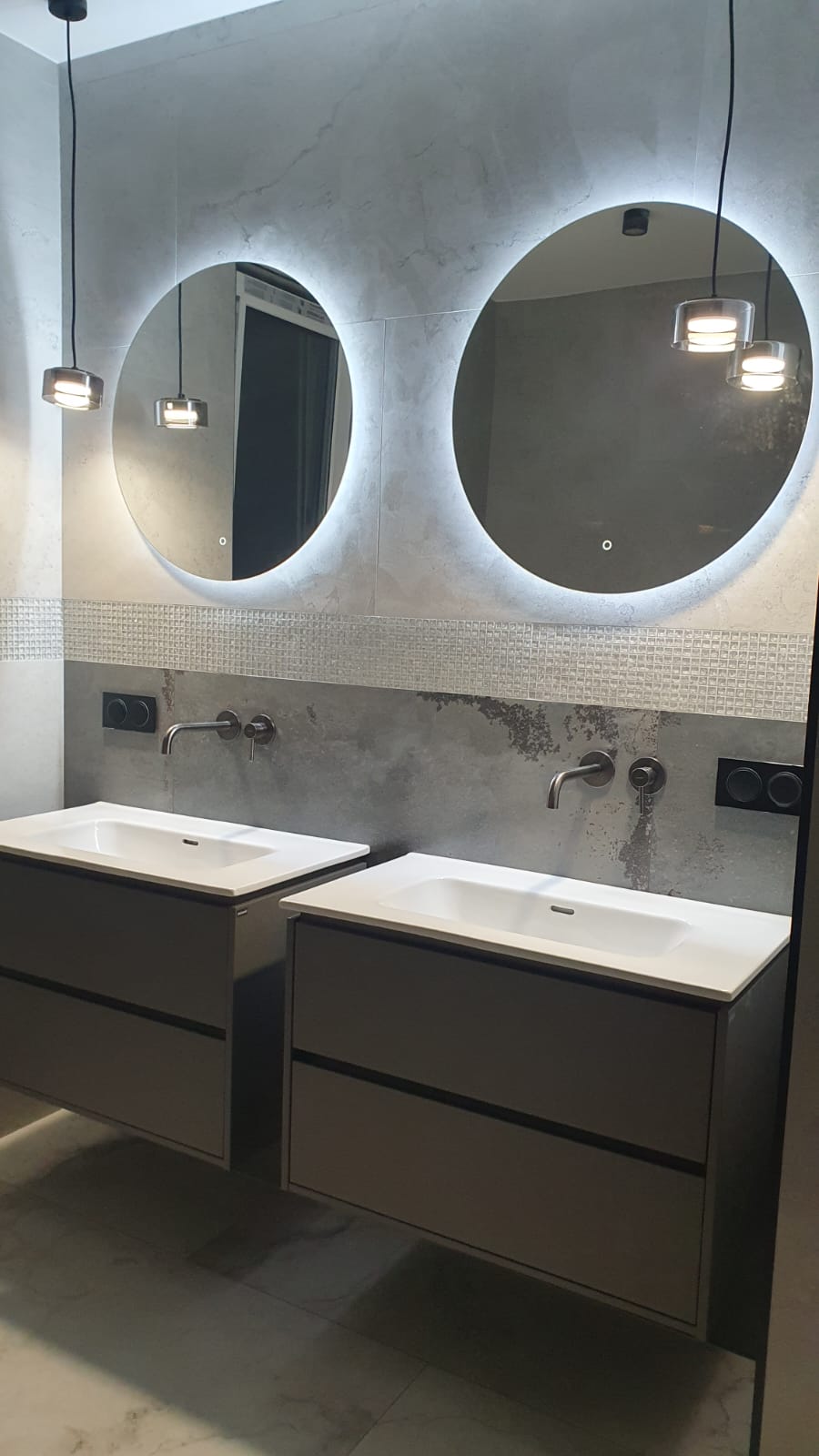 Remont łazienki walk-in - nowoczesny prysznic AiM